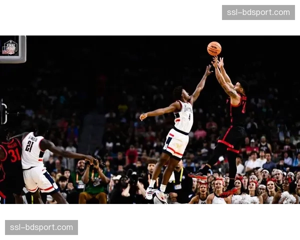 “疯狂三月”NCAA男篮全国锦标赛：卫冕冠军康涅狄格大学爆冷止步十六强